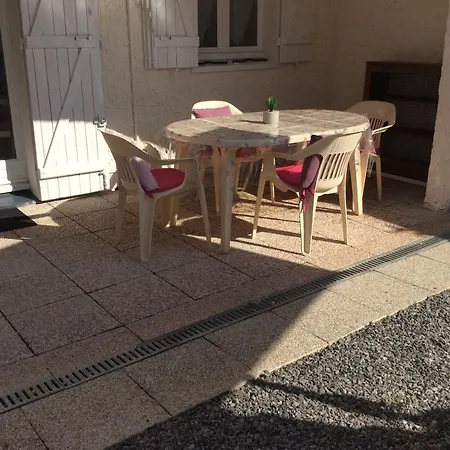 Type 2 Rez De Terrasse Jardinet Privatif * Six-Fours-les-Plages